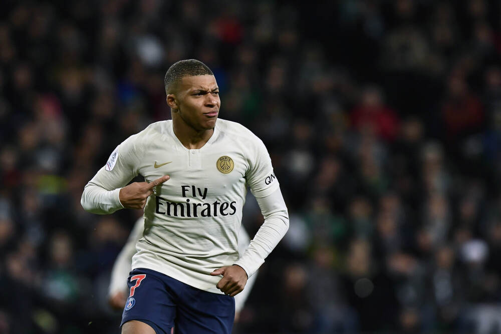   尤文跟队记者：麦肯尼和小孔塞桑单独训练，布雷默和热格罗瓦休息